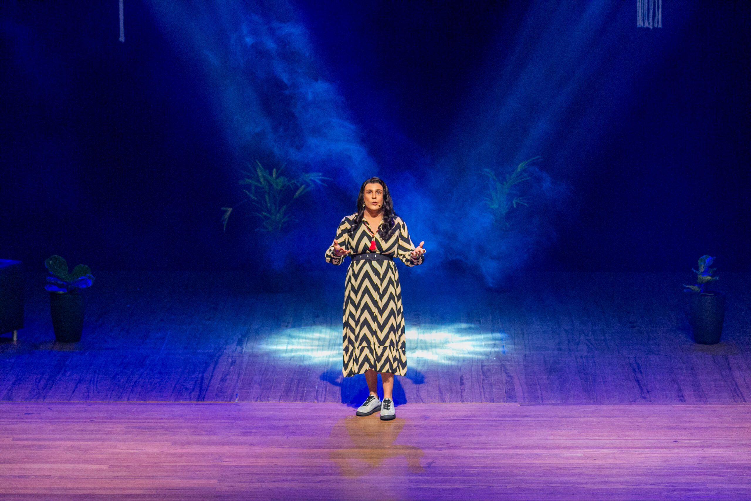 Dra. Rosângela chega ao Teatro do Sesc Alberto Bins com espetáculo “Como sobreviver a mais um Natal em família”