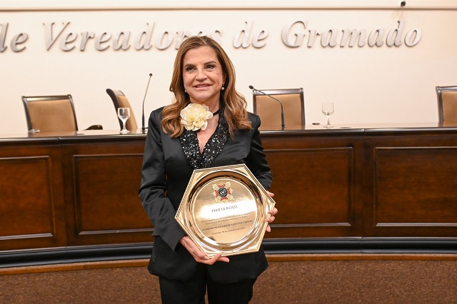 “É uma conquista para todas as mulheres empreendedoras do turismo”, diz Marta Rossi, ao receber Medalha de Mérito