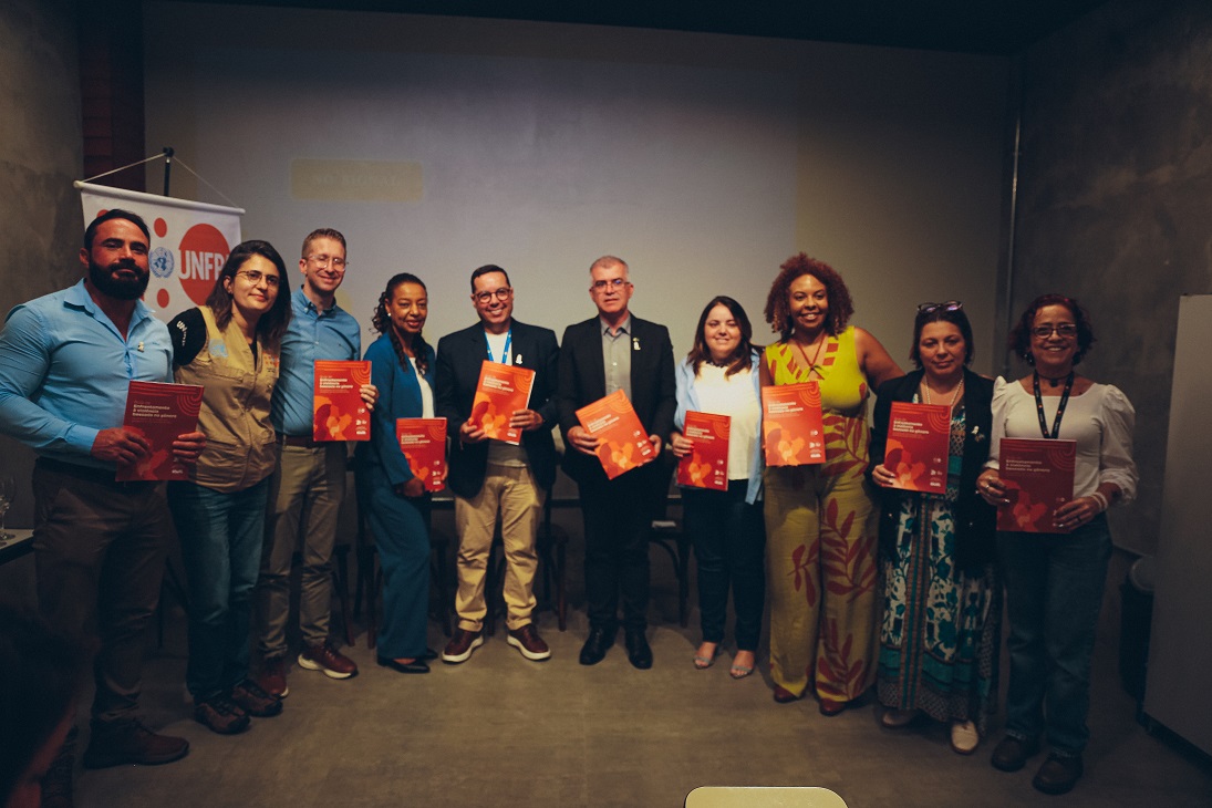 Em Porto Alegre, UNFPA fortalece ações de resposta à violência baseada no gênero em meio à crise climática e lançou novo Guia de Enfrentamento