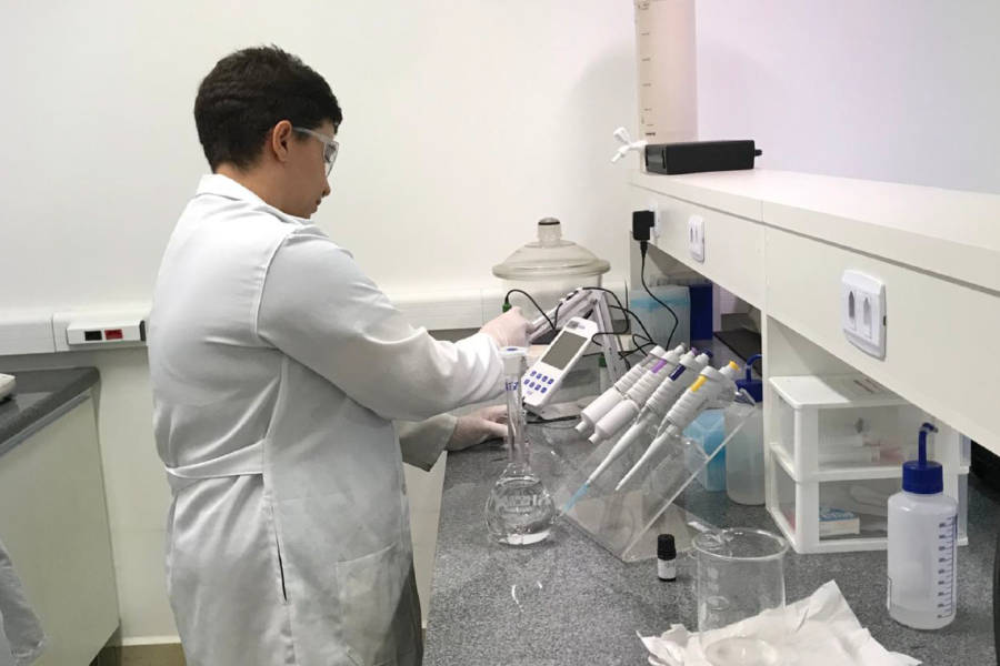 Mulheres são maioria entre os mestres e doutores formados pela Unesp e cada vez mais influentes nas atividades de pesquisa